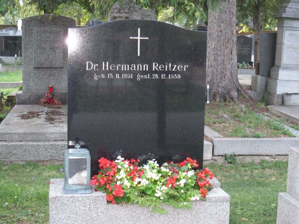 Dr. Hermann REITZER